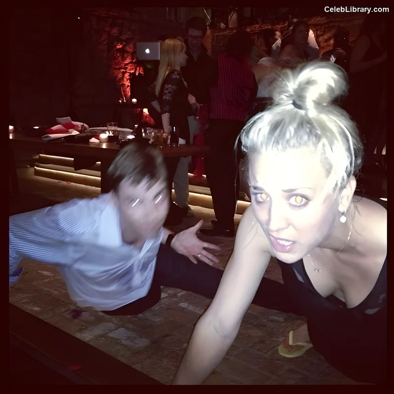 Kaley Cuoco photo 14 of 736