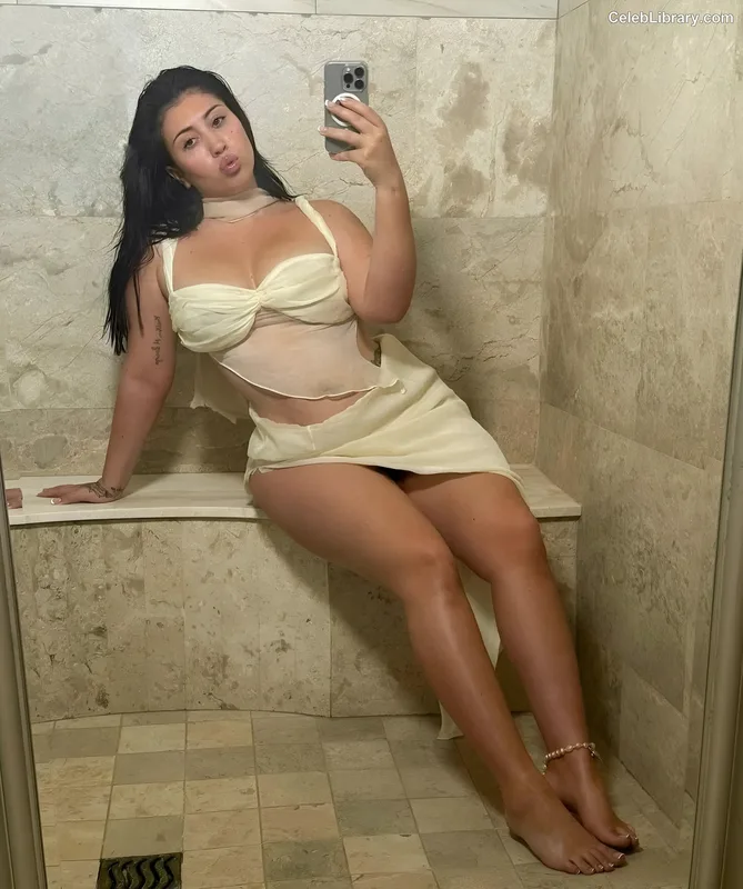 Kali Uchis photo 4 of 239
