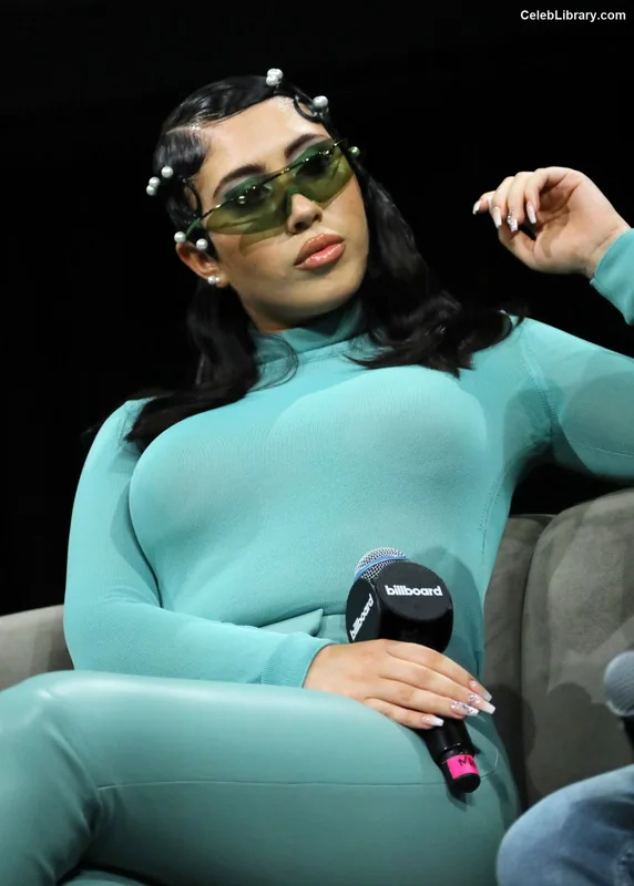Kali Uchis photo 7 of 239