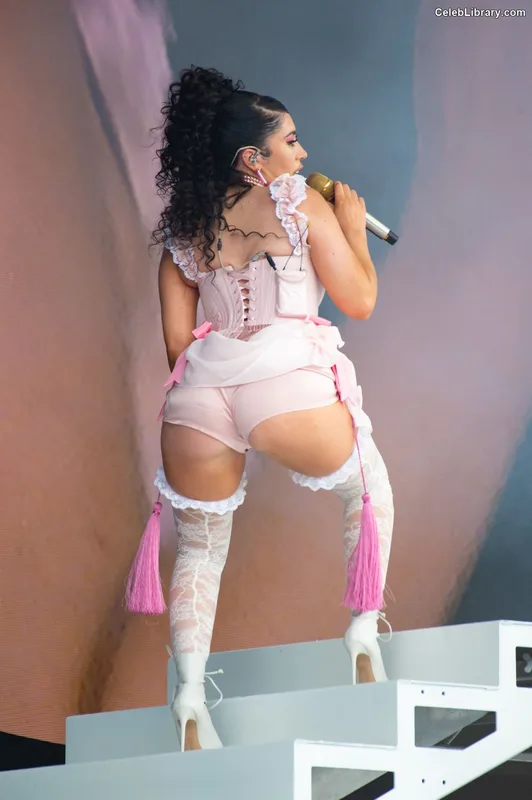 Kali Uchis photo 18 of 239