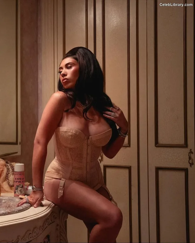 Kali Uchis photo 10 of 239