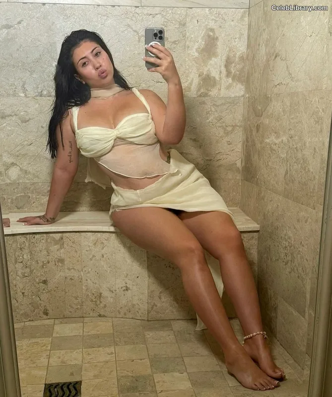 Kali Uchis photo 16 of 239