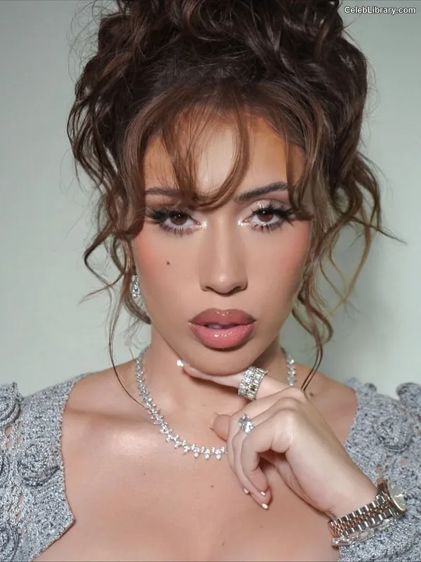 Kali Uchis photo 3 of 239