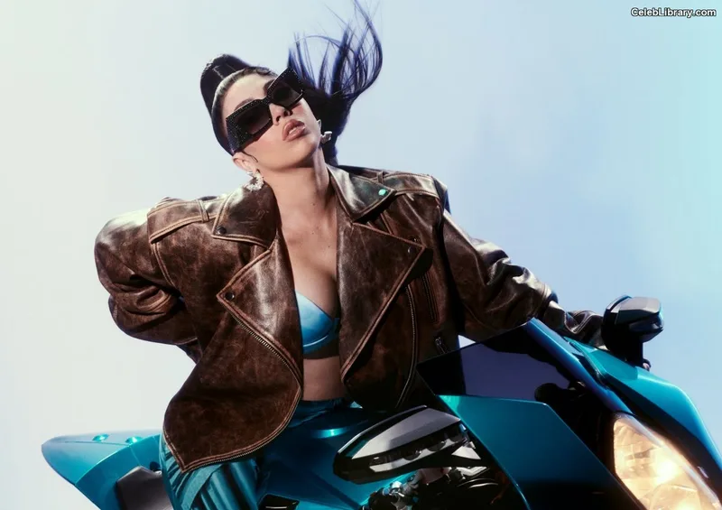 Kali Uchis photo 1 of 239