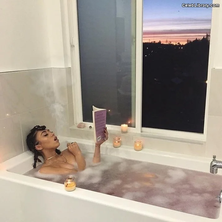 Kali Uchis photo 16 of 239