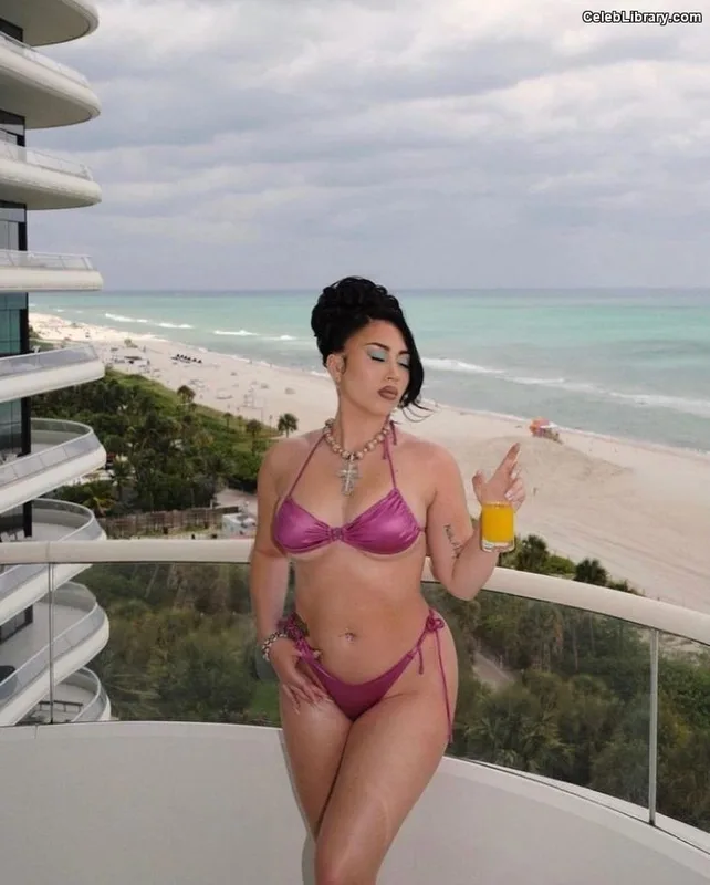 Kali Uchis photo 1 of 239