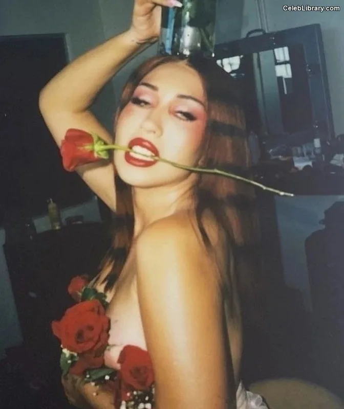 Kali Uchis photo 6 of 239