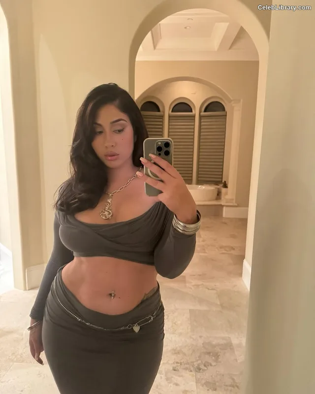 Kali Uchis photo 15 of 239