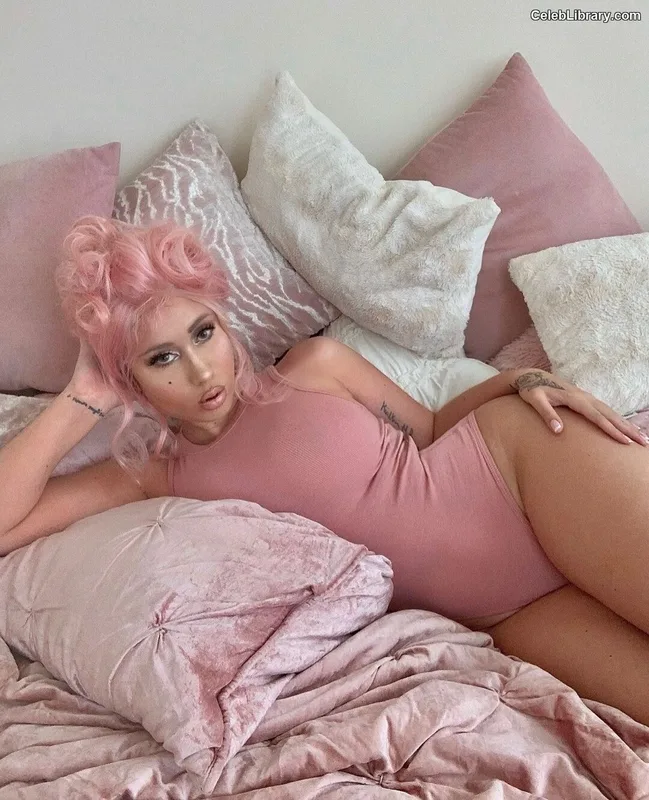 Kali Uchis photo 8 of 239