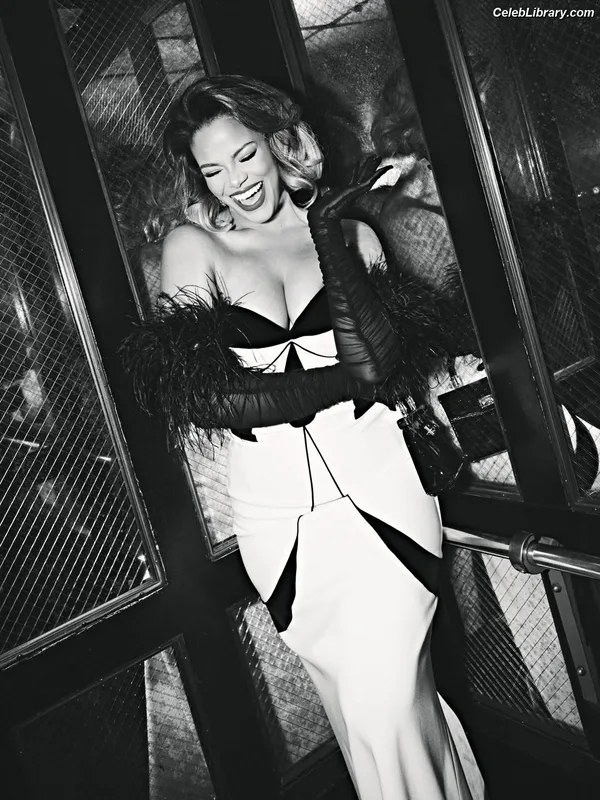 Kamie Crawford photo 8 of 135