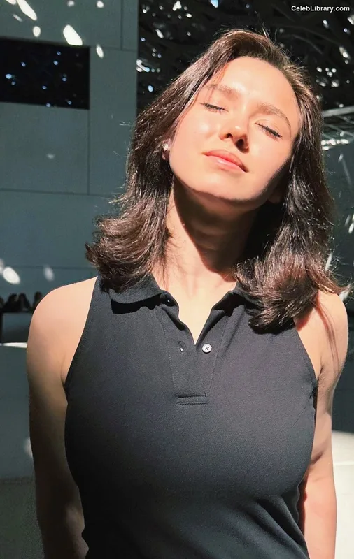 Kamila Valieva photo 17 of 65