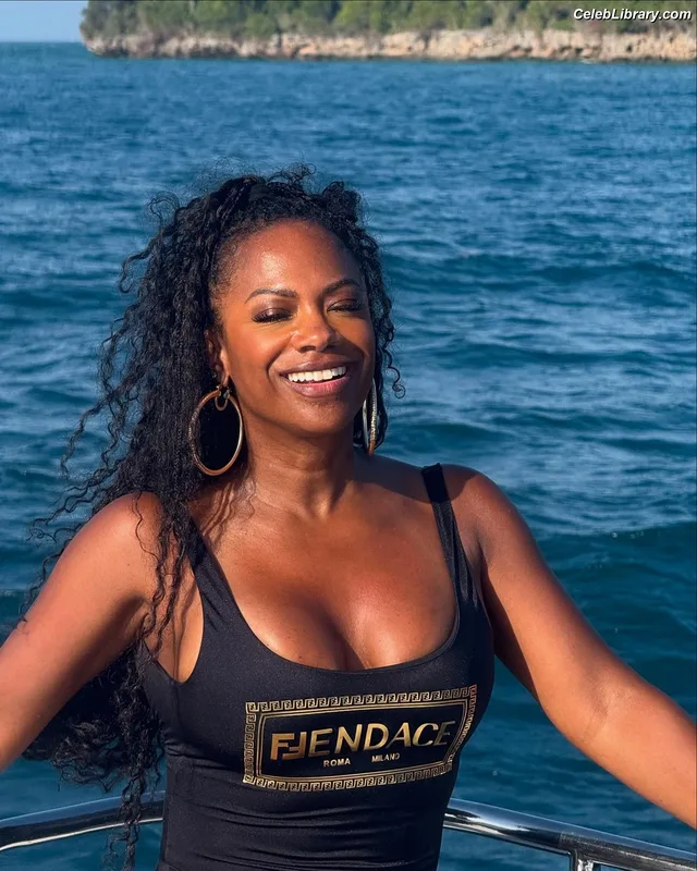 Kandi Burruss photo 14 of 19