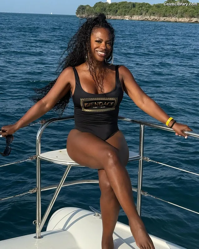 Kandi Burruss photo 18 of 19