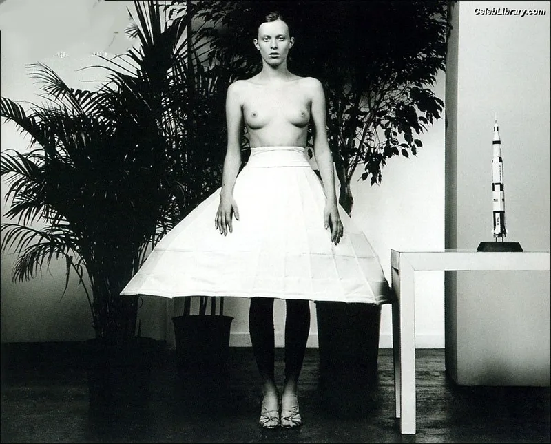 Karen Elson photo 12 of 37
