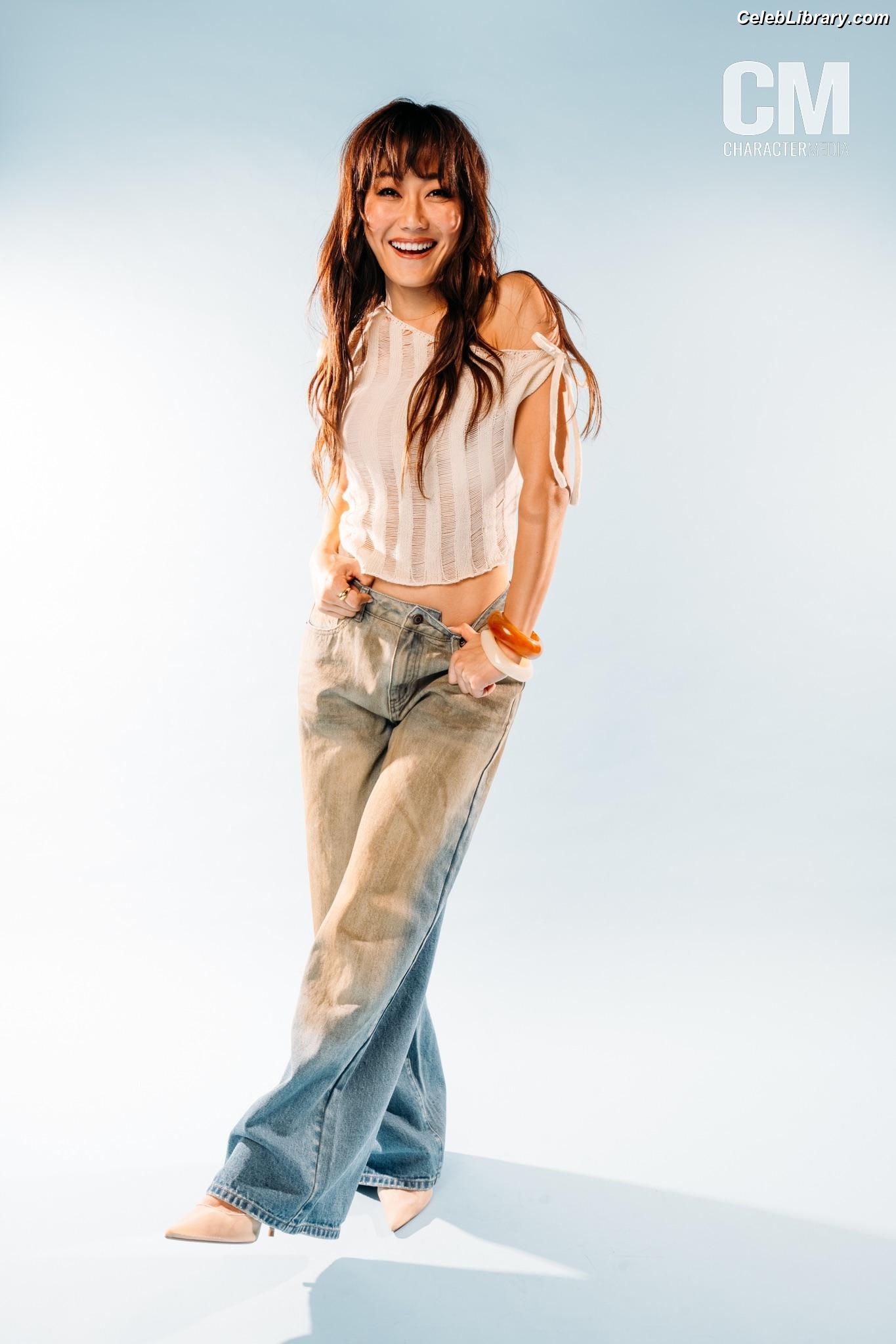 Karen Fukuhara photo 10 of 331