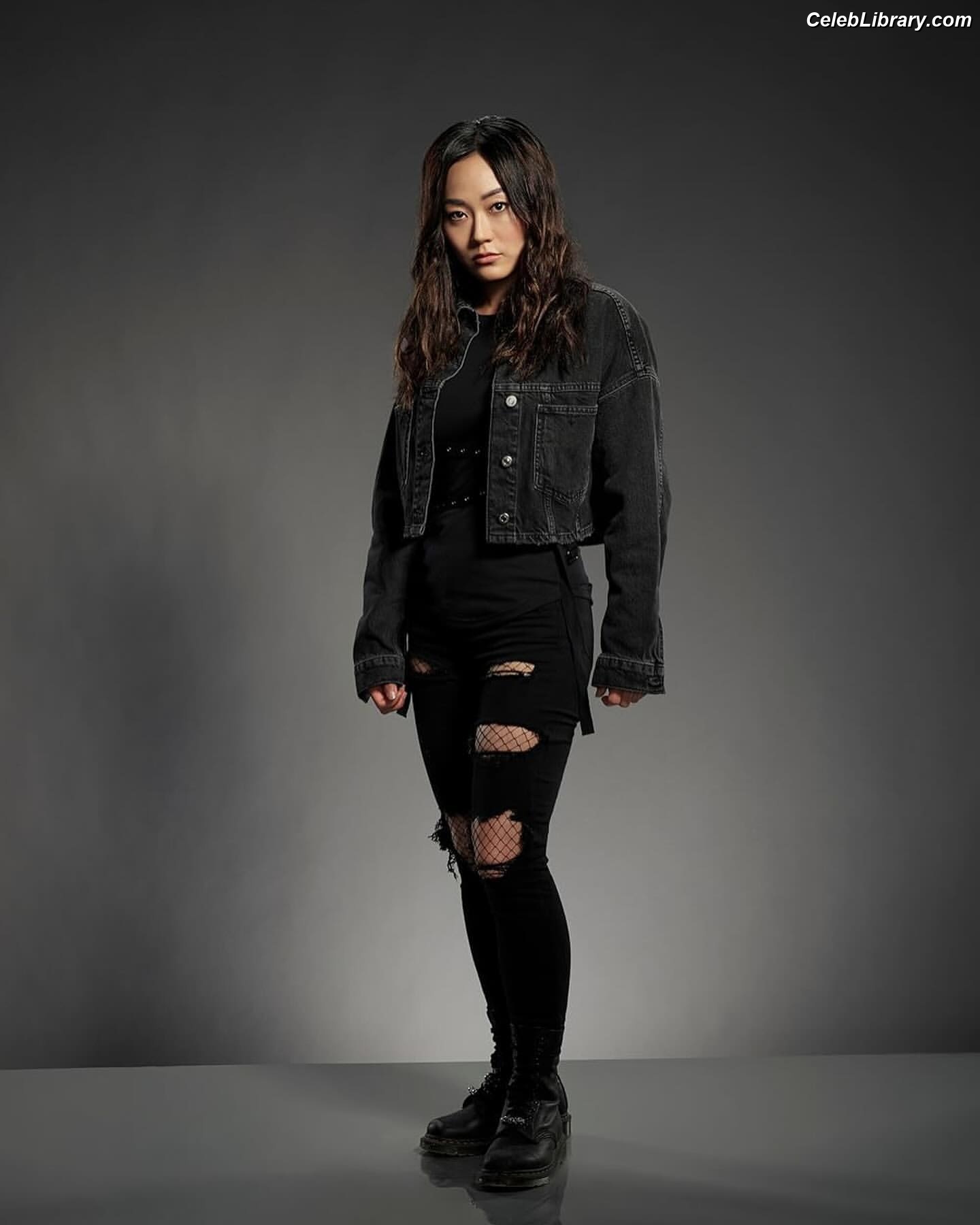 Karen Fukuhara photo 4 of 331