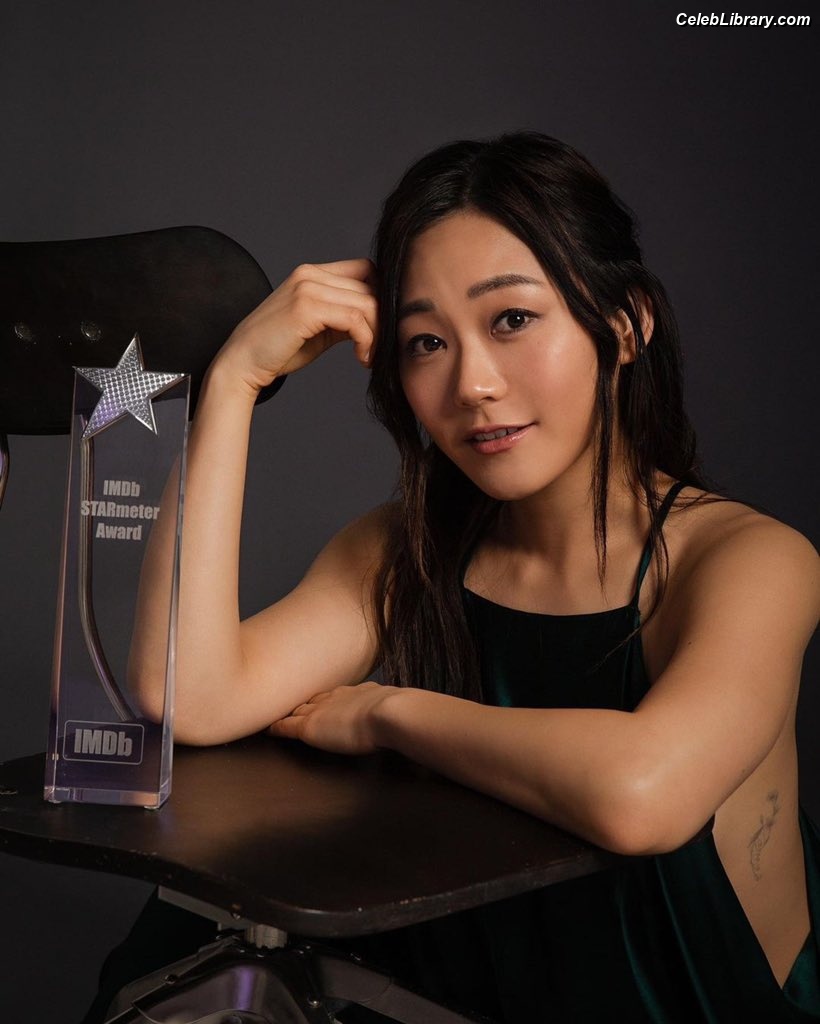 Karen Fukuhara photo 7 of 331
