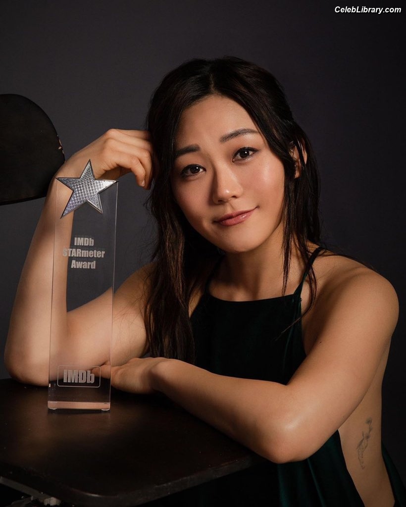 Karen Fukuhara photo 8 of 331