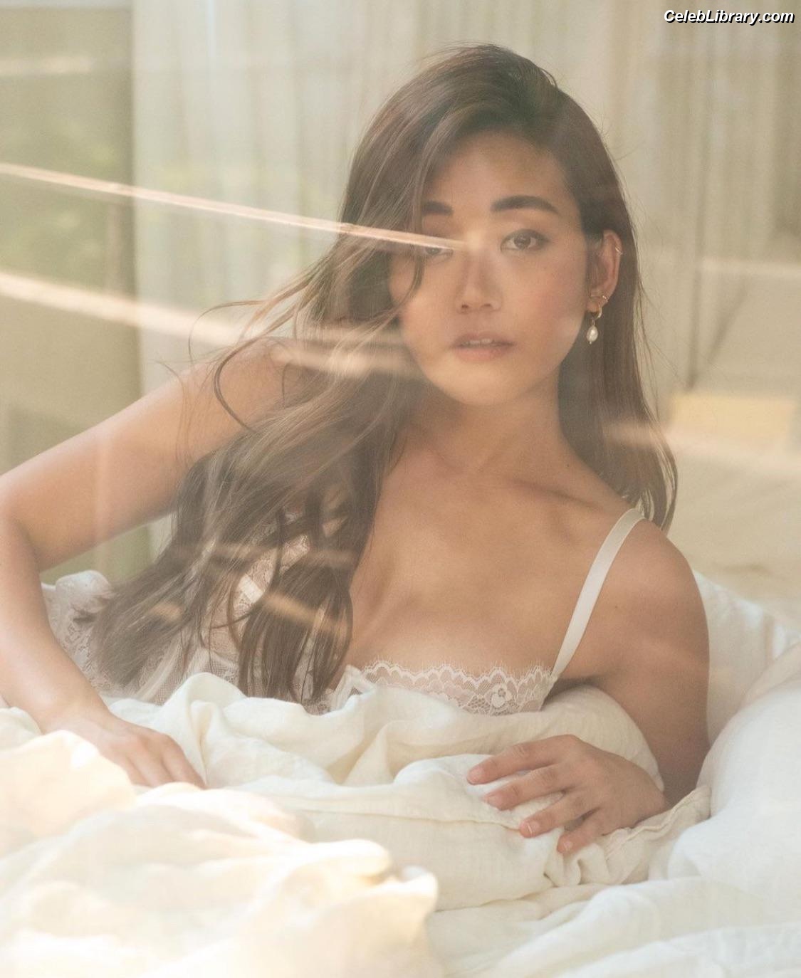 Karen Fukuhara photo 17 of 331