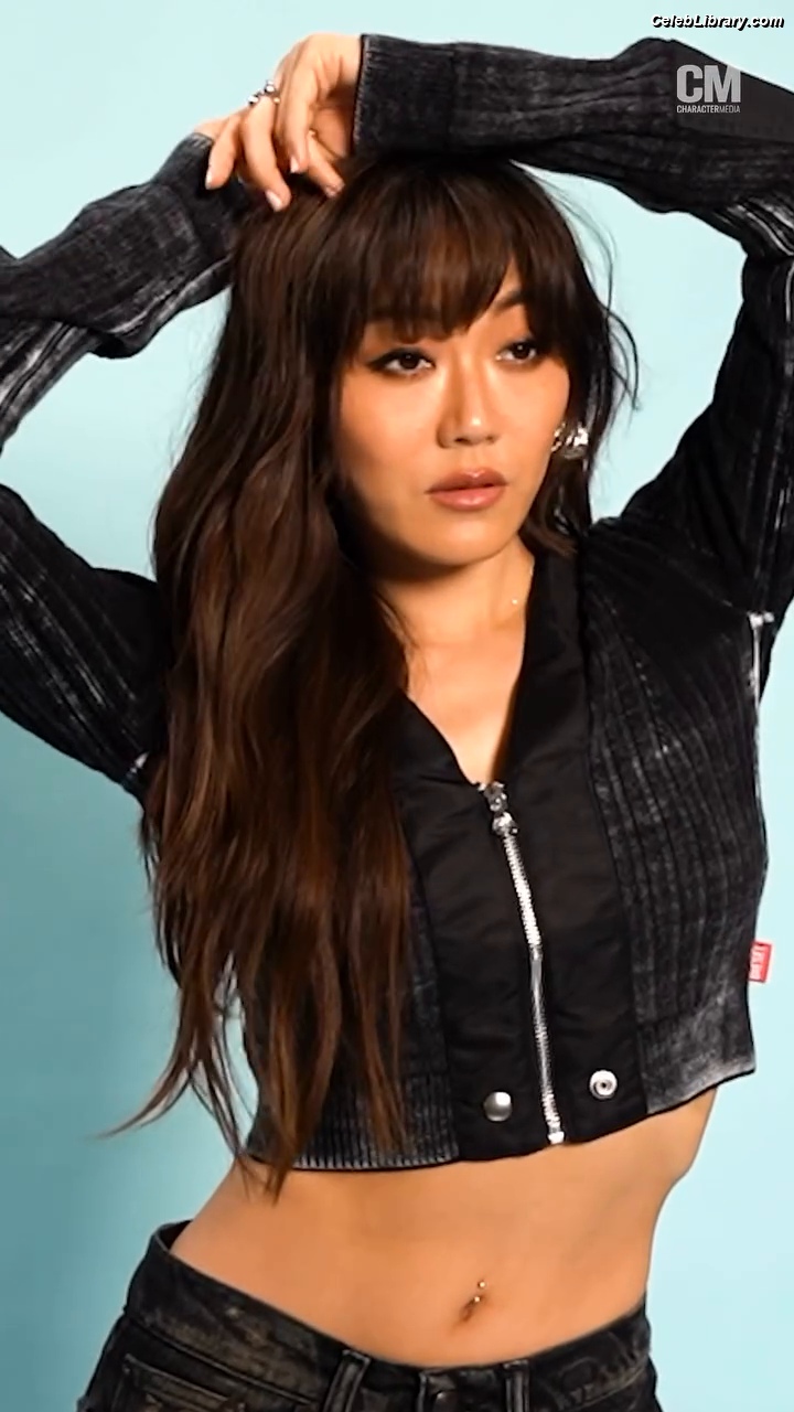 Karen Fukuhara photo 8 of 331