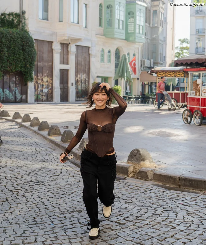 Karen Fukuhara photo 1 of 331