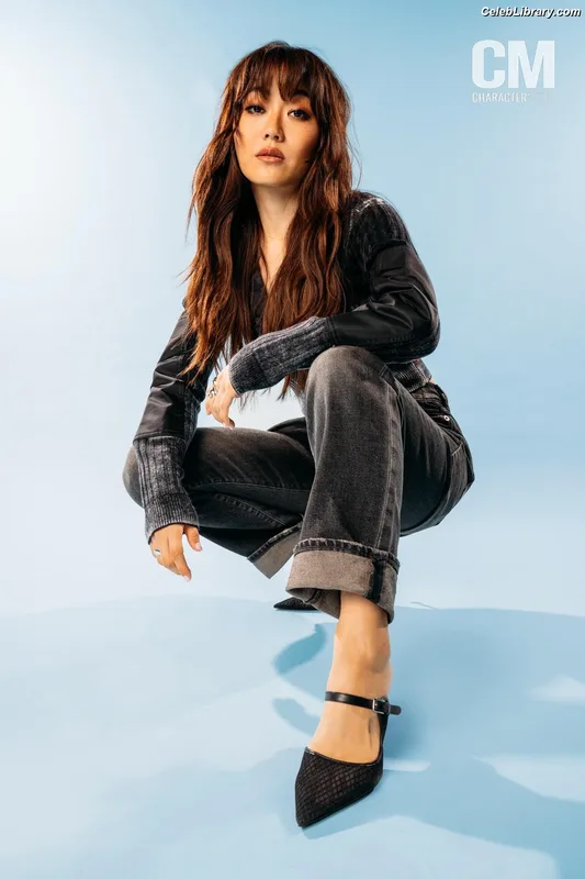 Karen Fukuhara photo 3 of 331