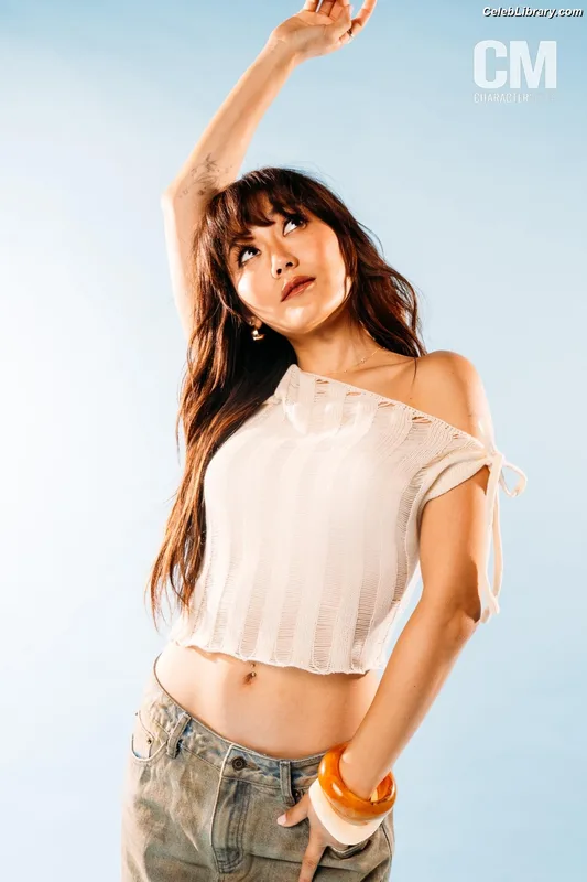 Karen Fukuhara photo 11 of 331