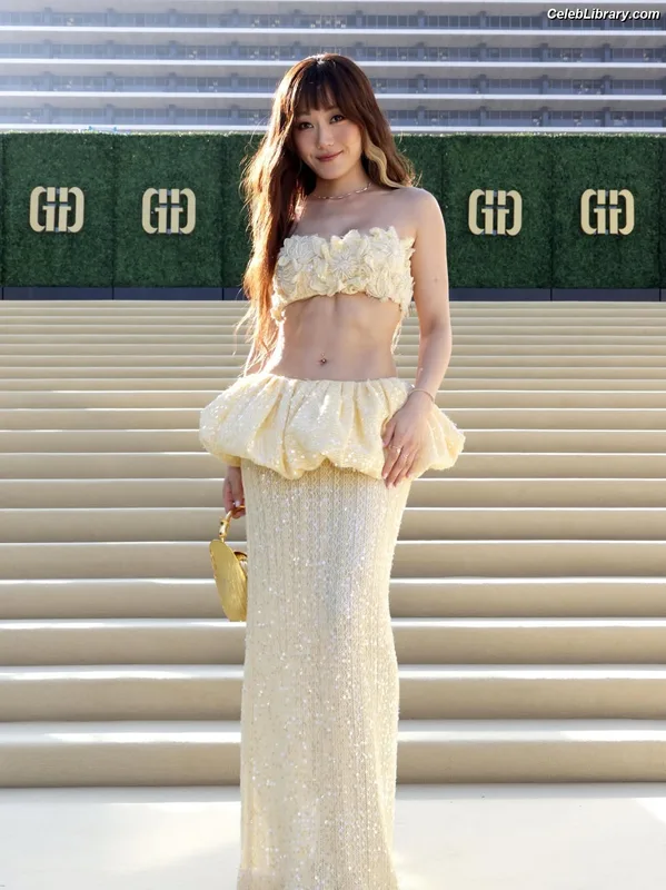 Karen Fukuhara photo 6 of 331