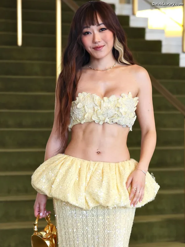 Karen Fukuhara photo 23 of 331