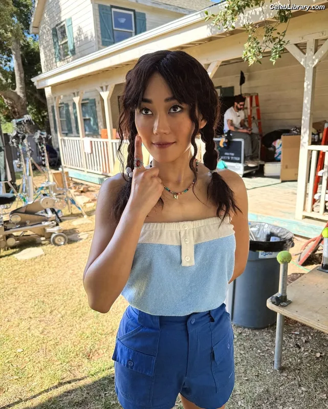 Karen Fukuhara photo 15 of 331