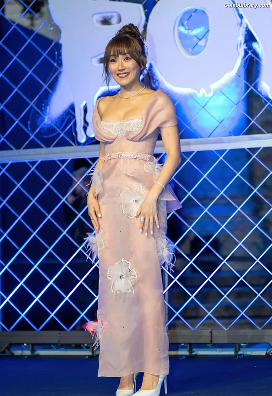 Karen Fukuhara photo 21 of 331