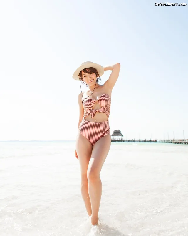 Karen Fukuhara photo 18 of 331