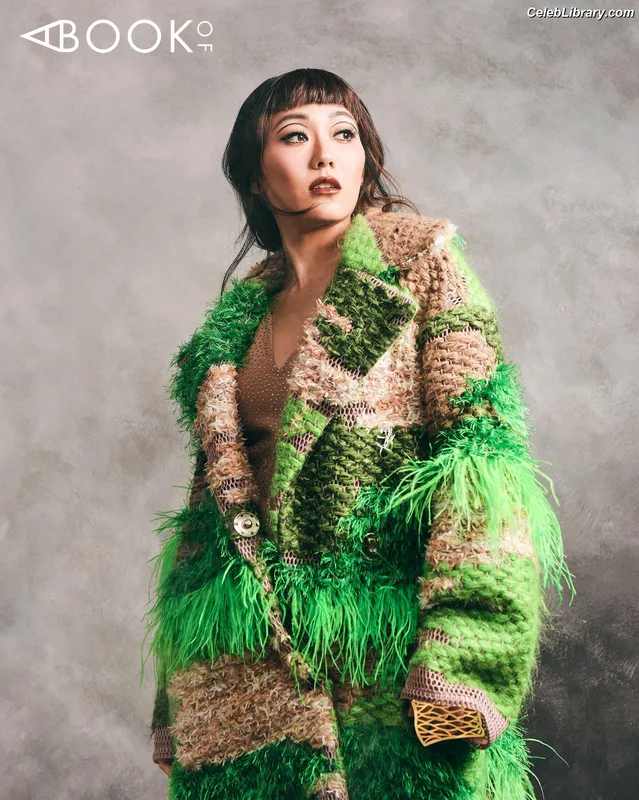 Karen Fukuhara photo 2 of 331