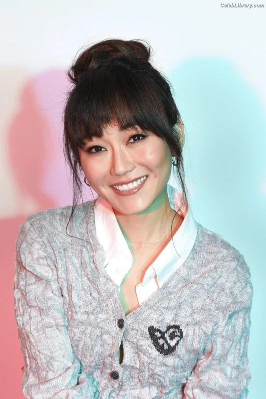 Karen Fukuhara photo 24 of 331