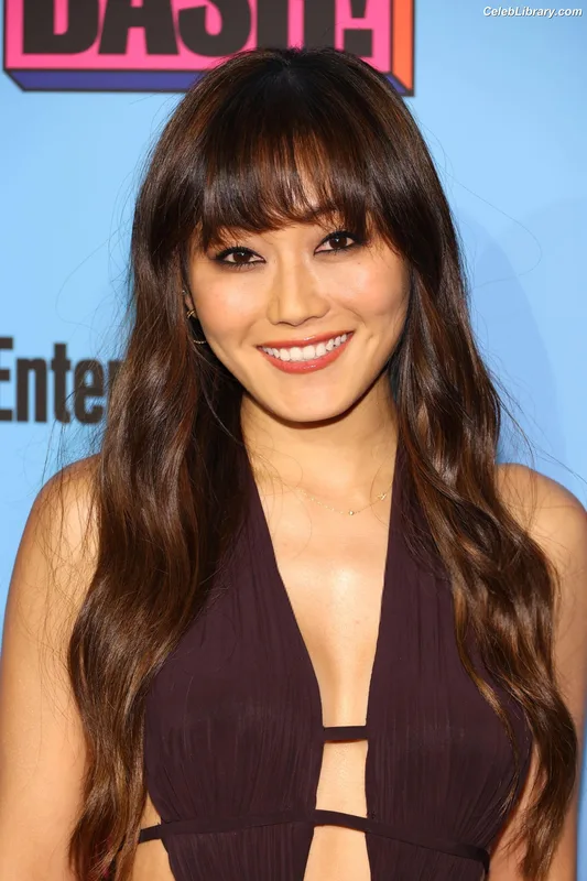 Karen Fukuhara photo 9 of 331