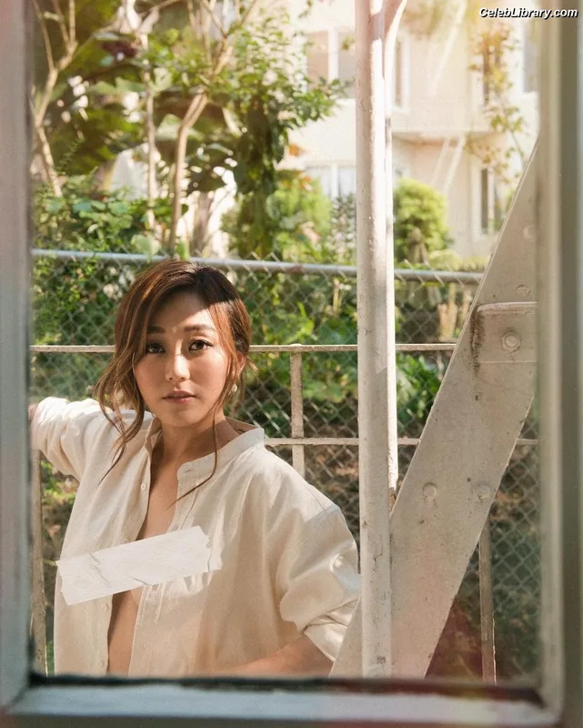 Karen Fukuhara photo 24 of 331