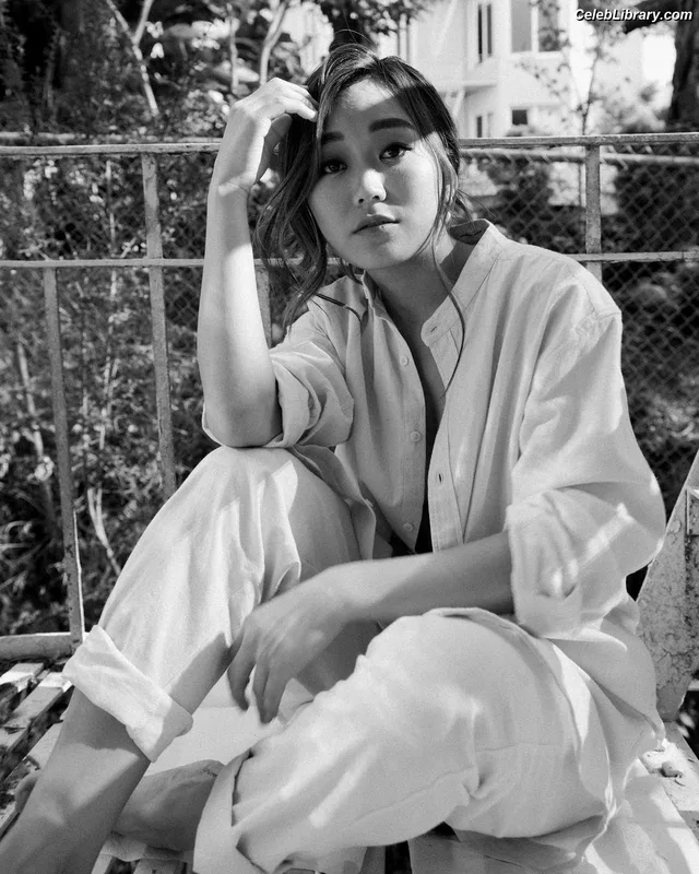 Karen Fukuhara photo 1 of 331