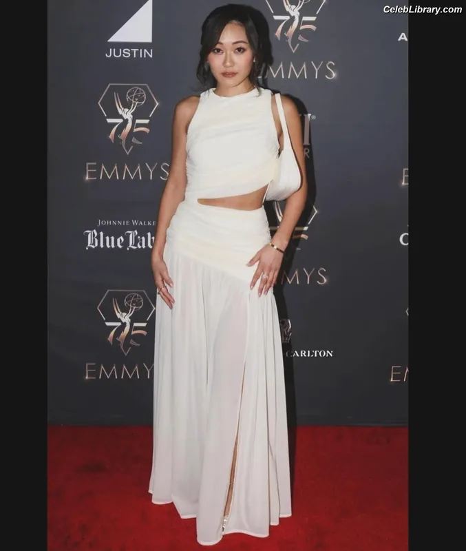 Karen Fukuhara photo 7 of 331