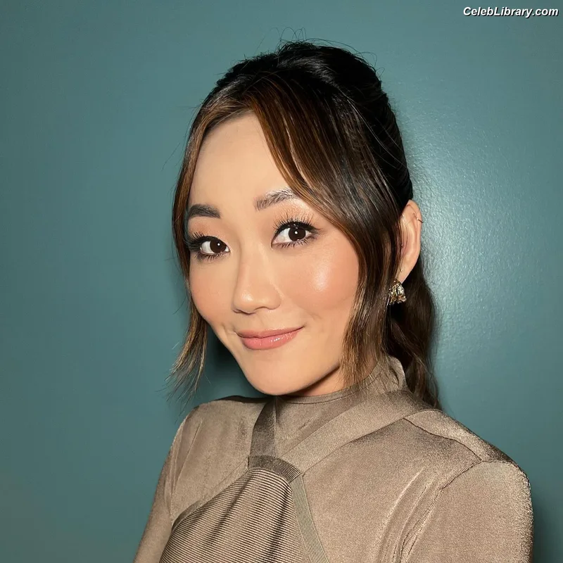 Karen Fukuhara photo 13 of 331