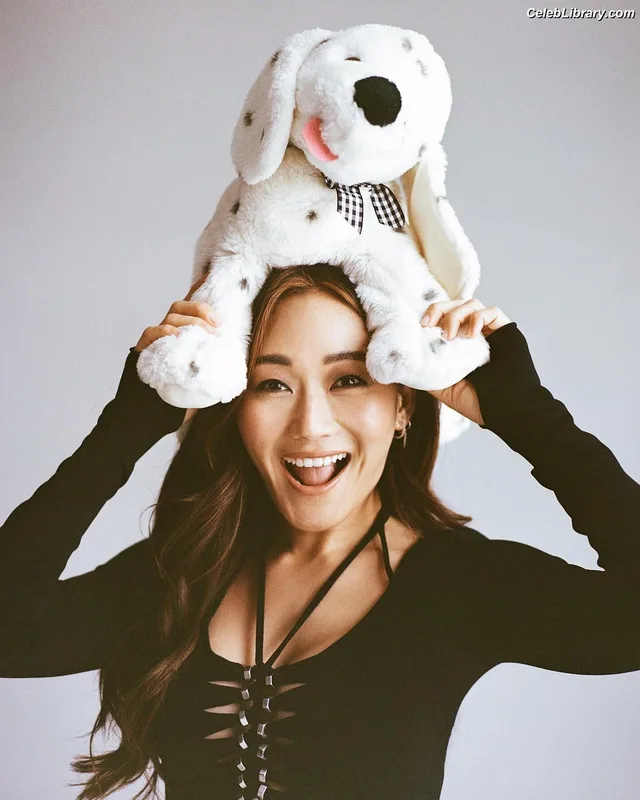 Karen Fukuhara photo 18 of 331
