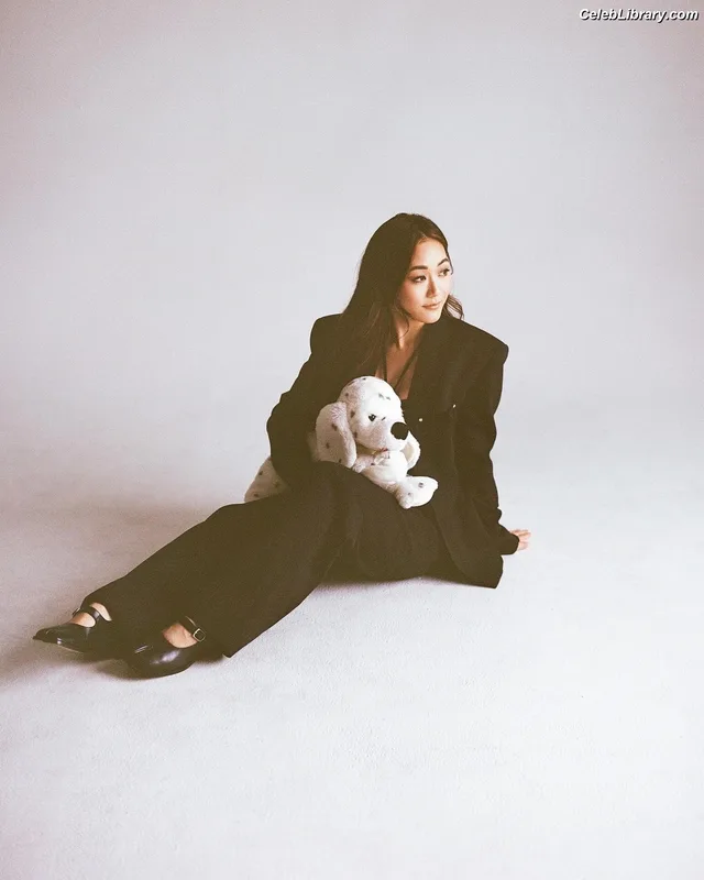 Karen Fukuhara photo 19 of 331