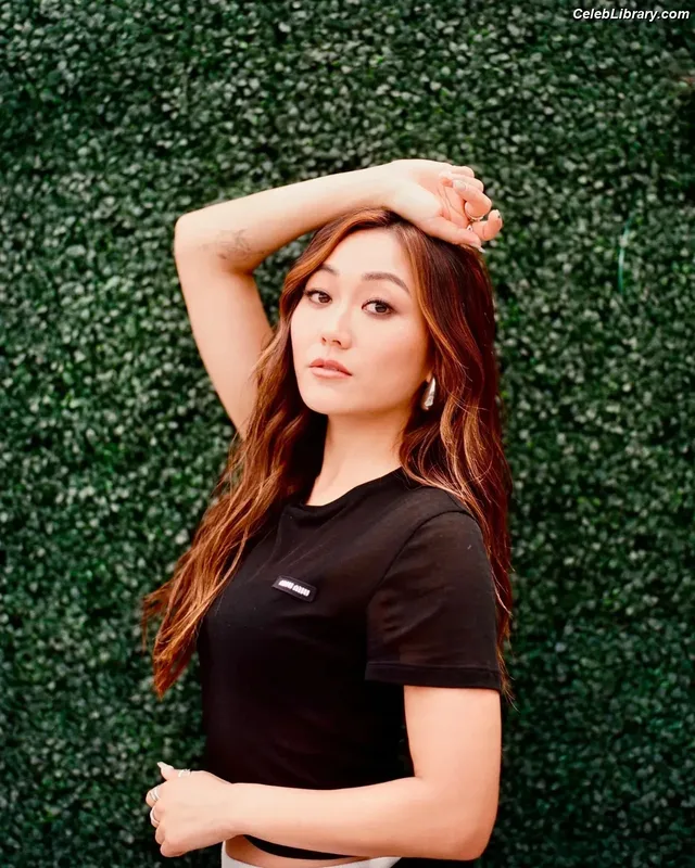 Karen Fukuhara photo 7 of 331