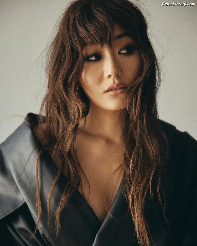 Karen Fukuhara photo 11 of 331