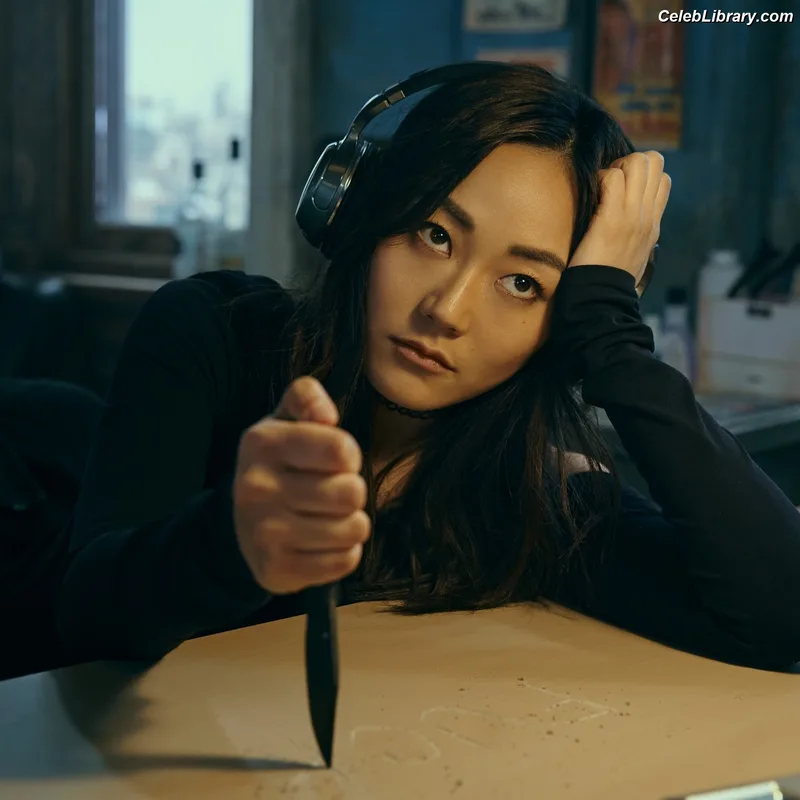 Karen Fukuhara photo 2 of 331