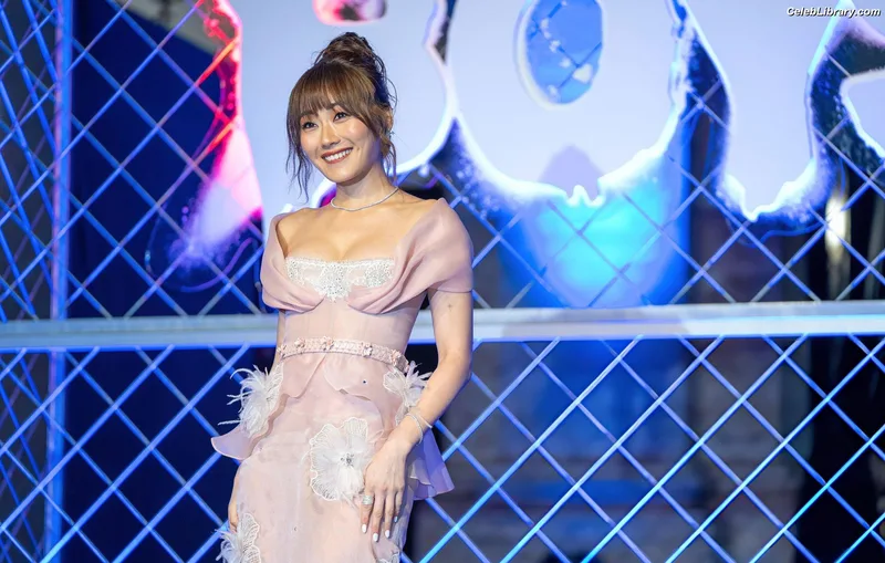 Karen Fukuhara photo 12 of 331