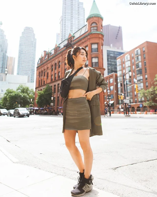 Karen Fukuhara photo 8 of 331