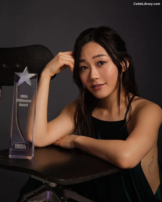 Karen Fukuhara photo 10 of 331