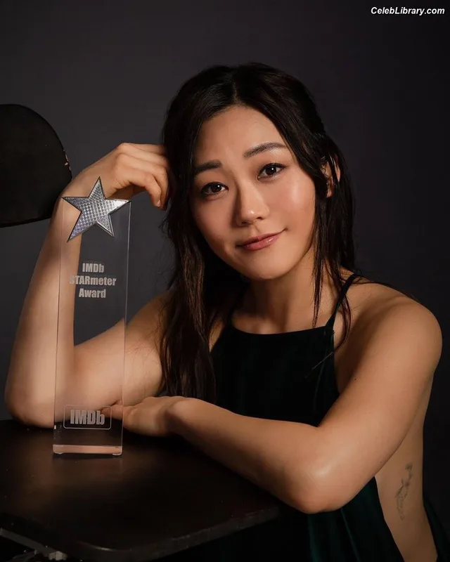 Karen Fukuhara photo 11 of 331