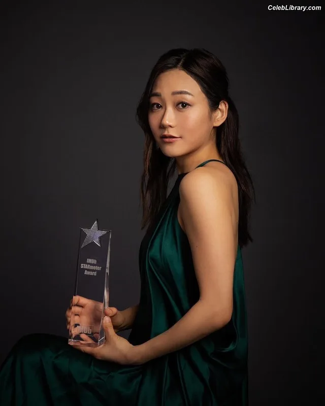 Karen Fukuhara photo 12 of 331