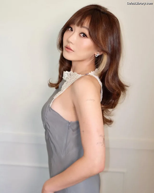 Karen Fukuhara photo 18 of 331